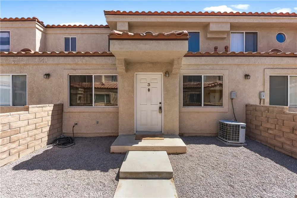 43441 30th St W #3 Lancaster, CA 93536