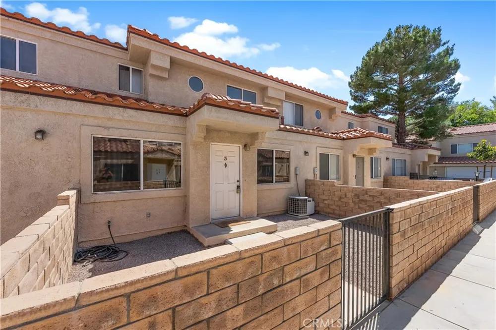 43441 30th St W #3 Lancaster, CA 93536