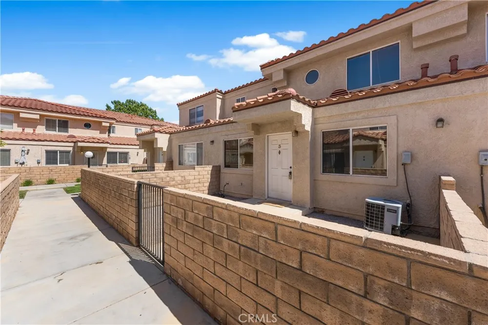 43441 30th St W #3 Lancaster, CA 93536