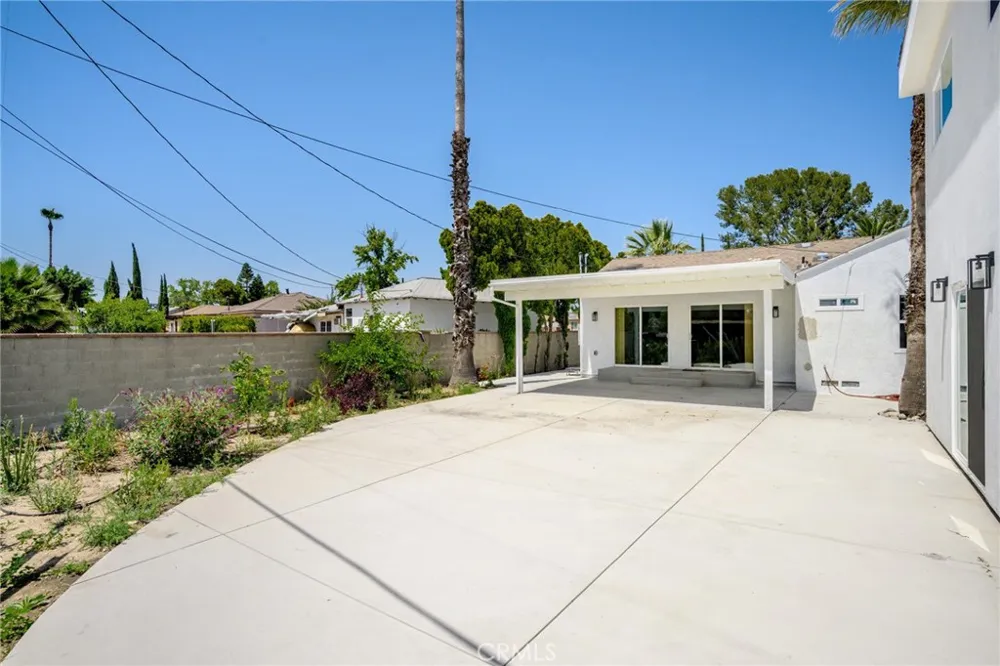 8435 Rincon Avenue Sun Valley, CA 91352