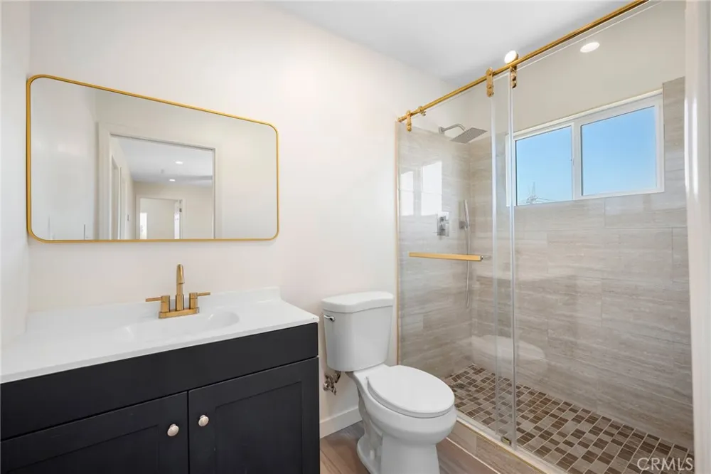 8435 Rincon Avenue Sun Valley, CA 91352