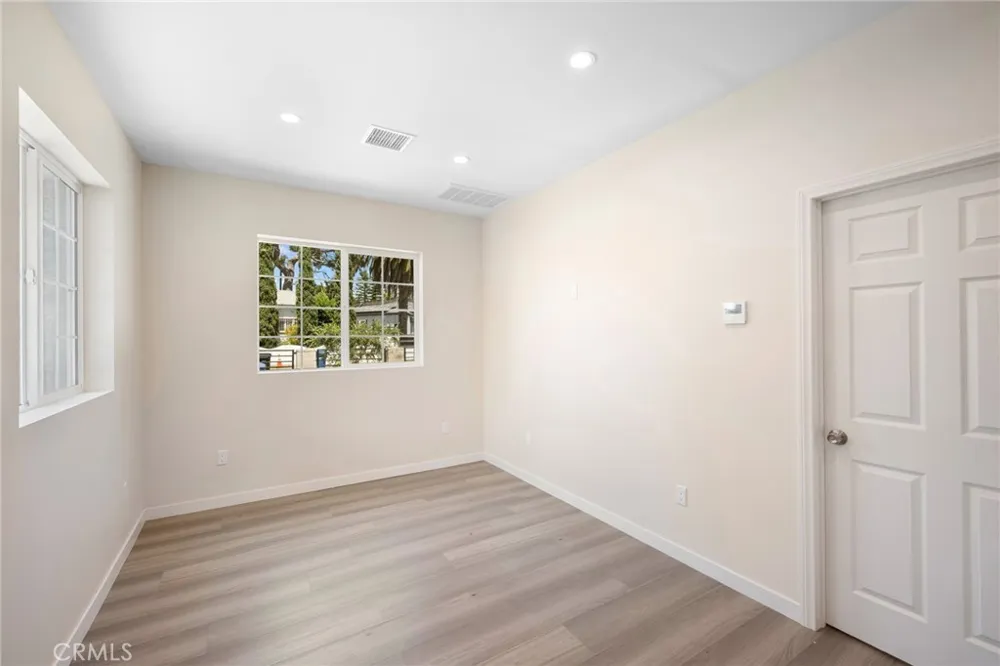 8435 Rincon Avenue Sun Valley, CA 91352