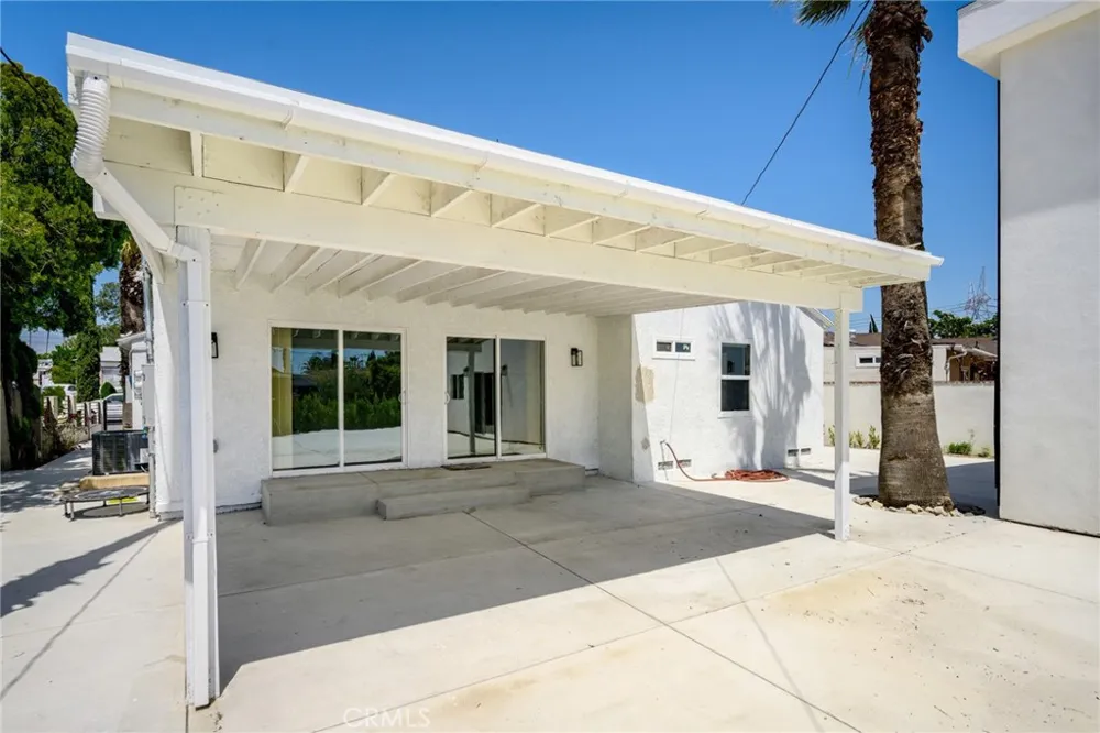 8435 Rincon Avenue Sun Valley, CA 91352