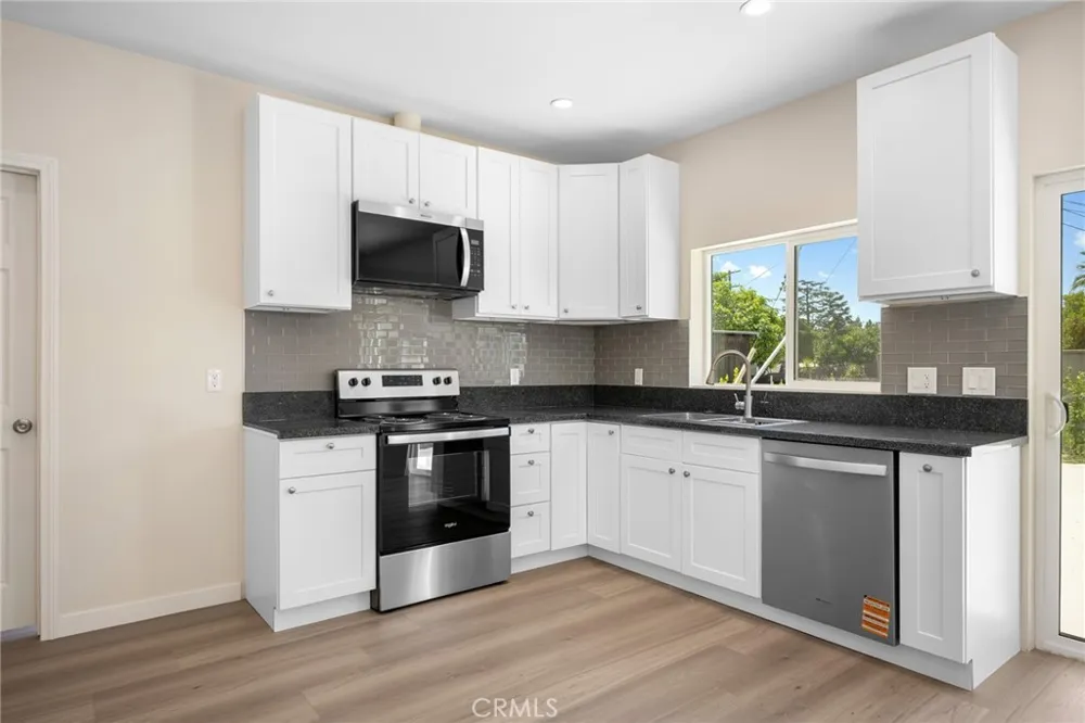 8435 Rincon Avenue Sun Valley, CA 91352