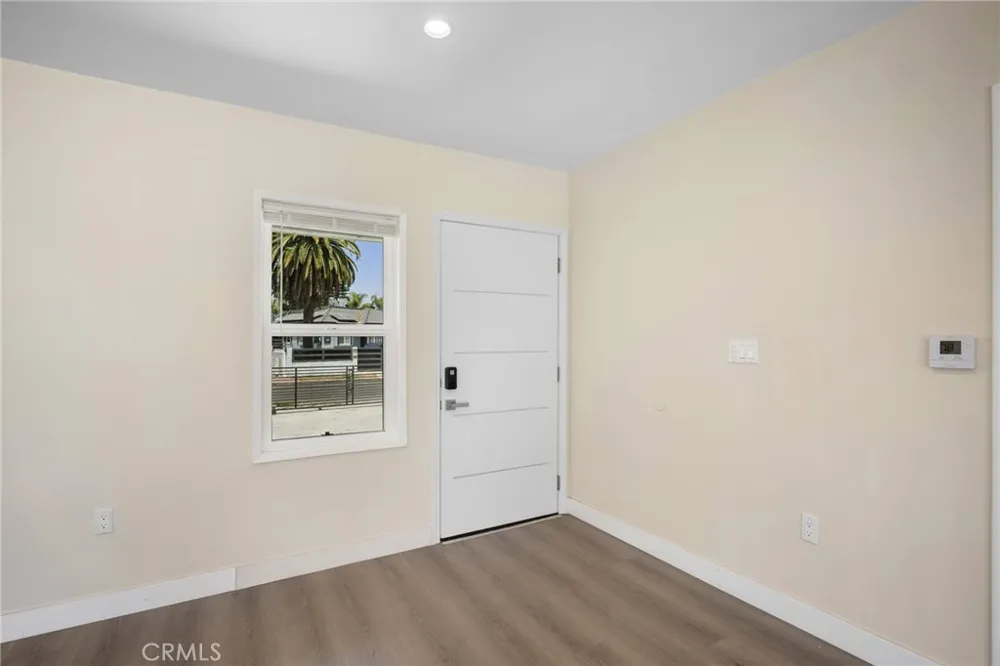 8435 Rincon Avenue Sun Valley, CA 91352