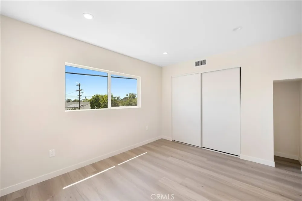 8435 Rincon Avenue Sun Valley, CA 91352