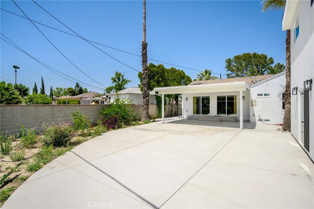 8435 Rincon Avenue Sun Valley, CA 91352