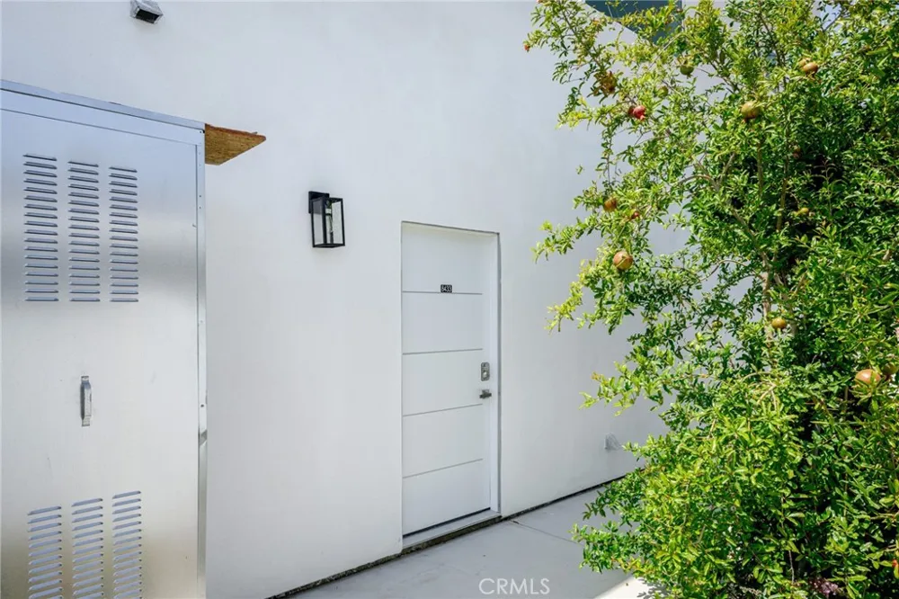 8435 Rincon Avenue Sun Valley, CA 91352