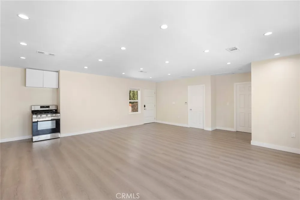8435 Rincon Avenue Sun Valley, CA 91352