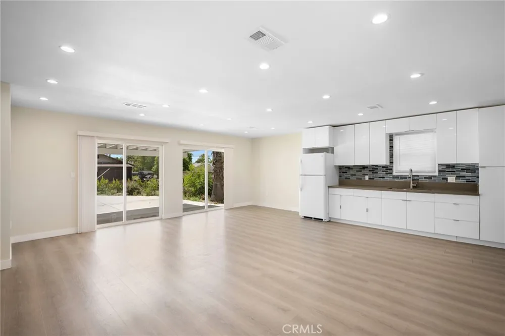 8435 Rincon Avenue Sun Valley, CA 91352
