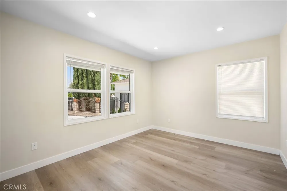 8435 Rincon Avenue Sun Valley, CA 91352
