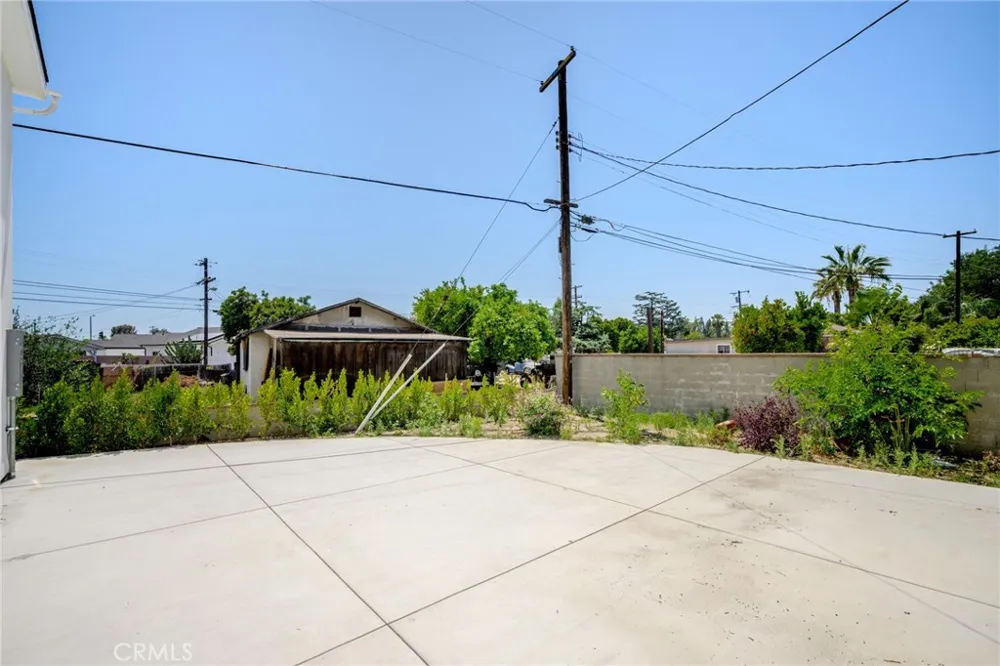 8435 Rincon Avenue Sun Valley, CA 91352