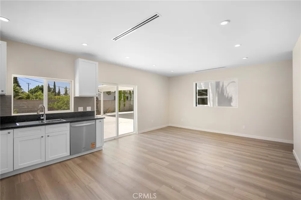 8435 Rincon Avenue Sun Valley, CA 91352