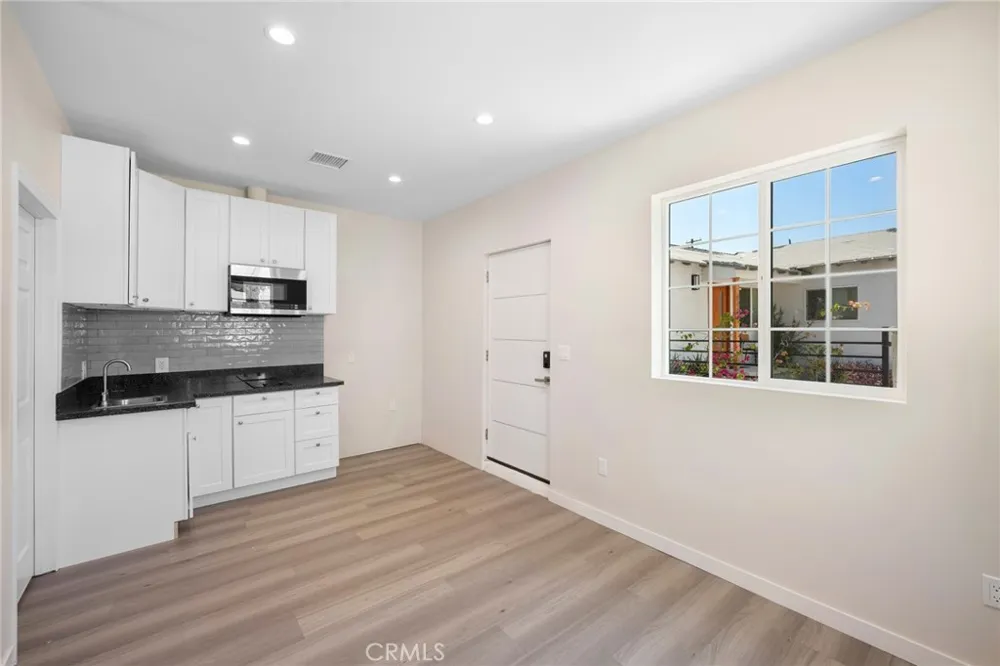 8435 Rincon Avenue Sun Valley, CA 91352