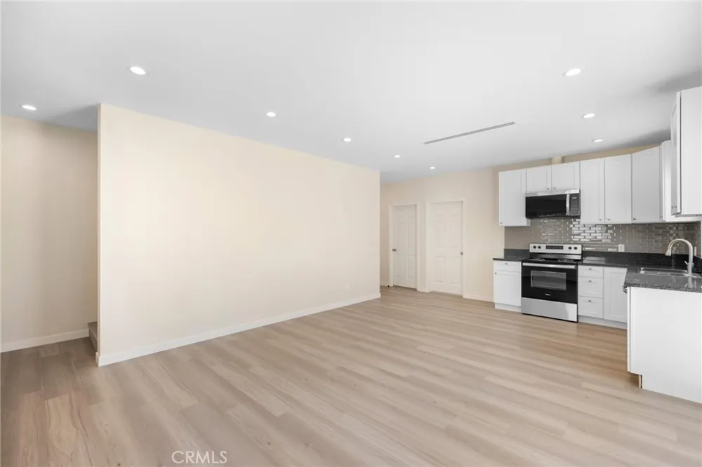 8435 Rincon Avenue Sun Valley, CA 91352