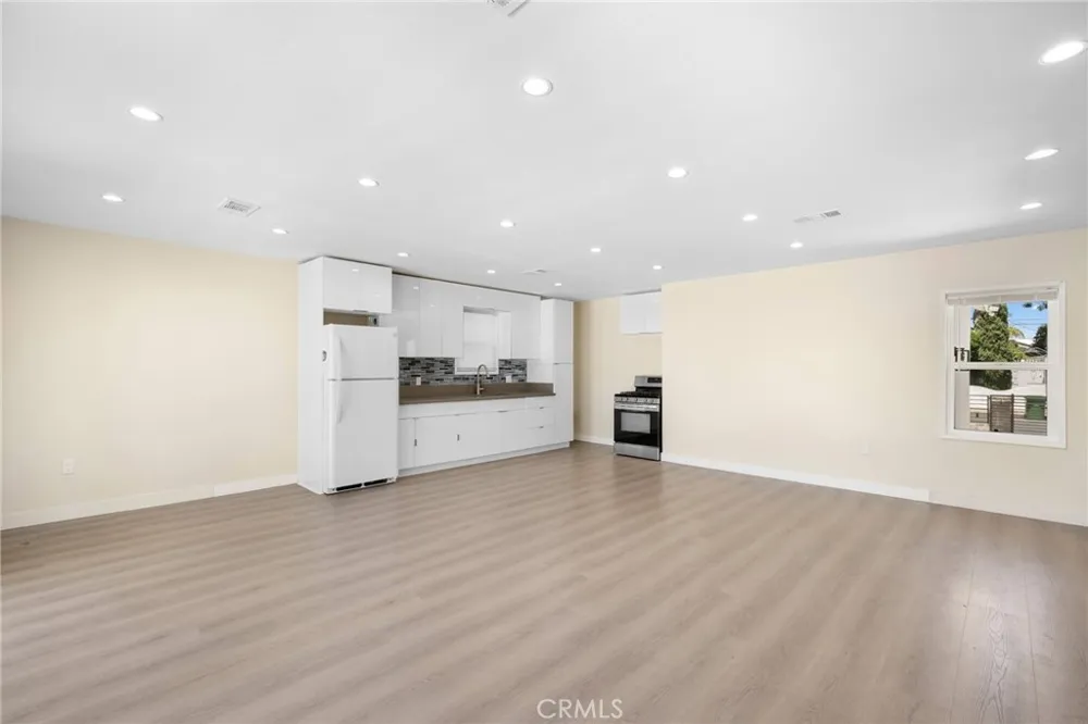 8435 Rincon Avenue Sun Valley, CA 91352