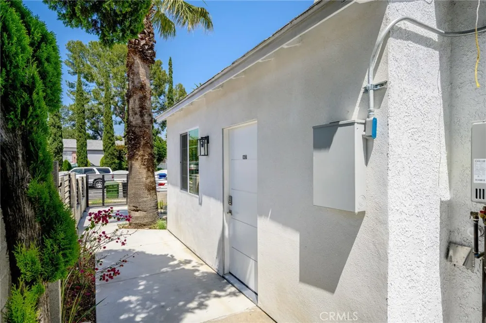 8435 Rincon Avenue Sun Valley, CA 91352