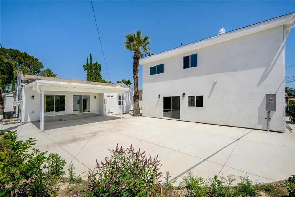 8435 Rincon Avenue Sun Valley, CA 91352