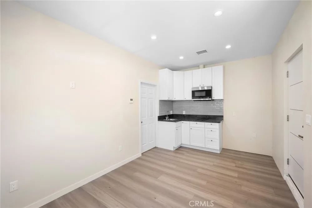 8435 Rincon Avenue Sun Valley, CA 91352