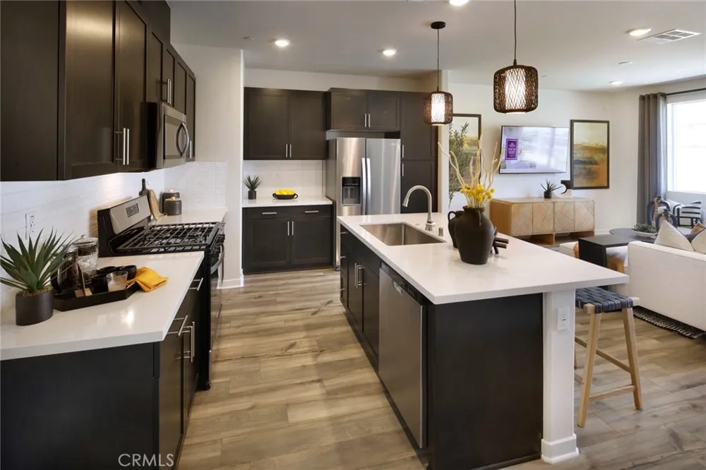 9833 Crossbay Loop #703 Jurupa Valley, CA 92509