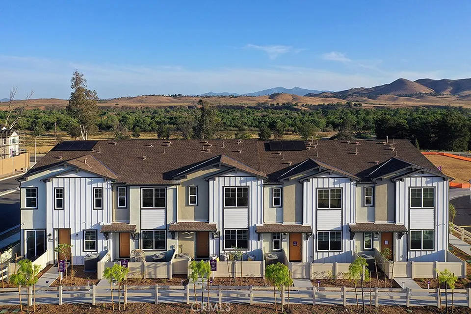 9833 Crossbay Loop #703 Jurupa Valley, CA 92509