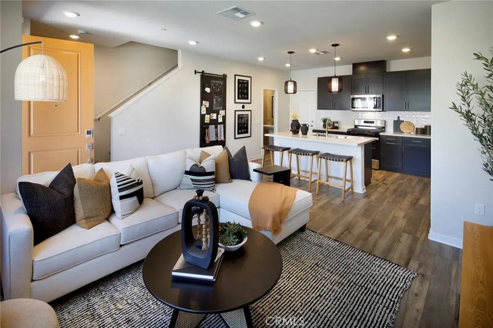 9833 Crossbay Loop #703 Jurupa Valley, CA 92509