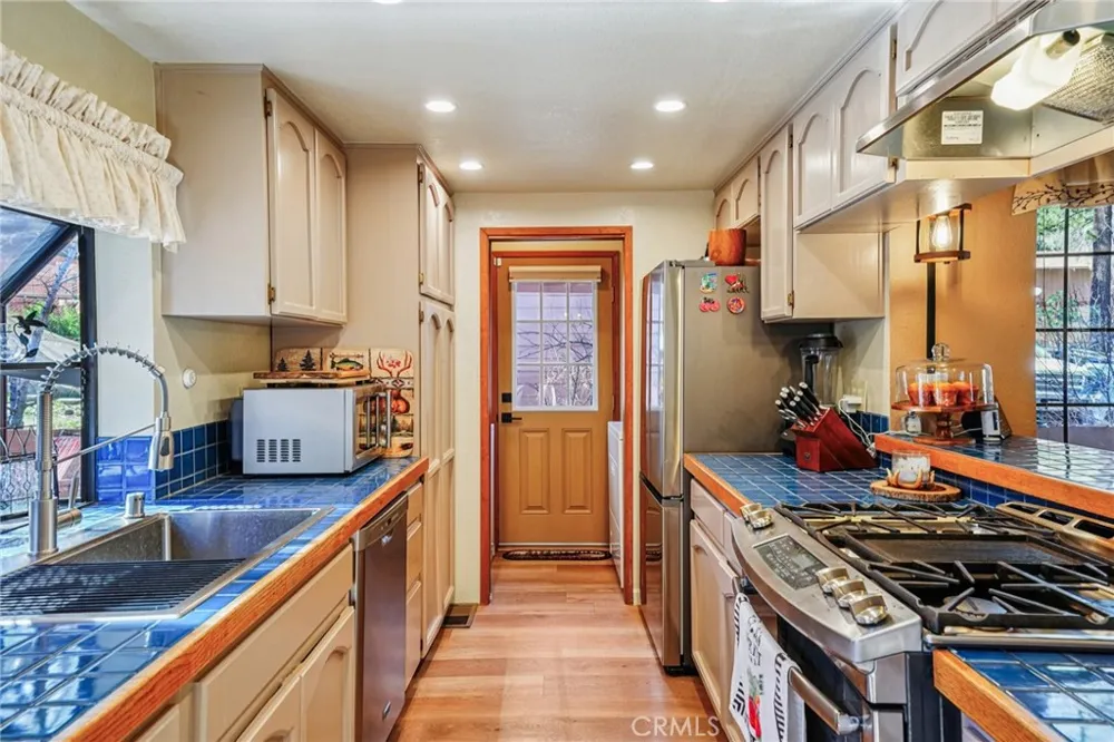 1847 Thrush Road Wrightwood, CA 92397