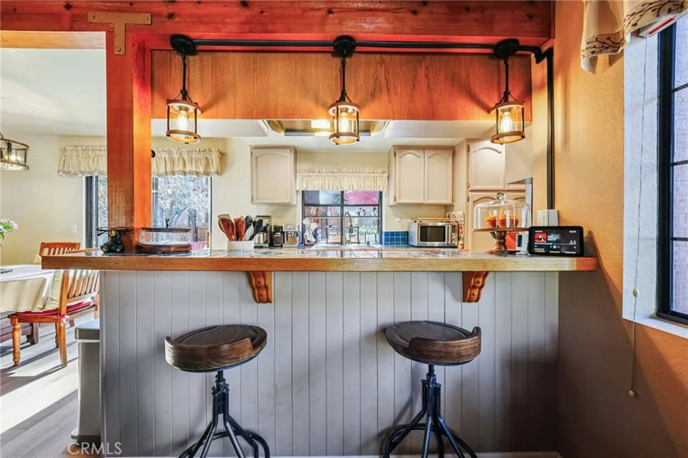 1847 Thrush Road Wrightwood, CA 92397