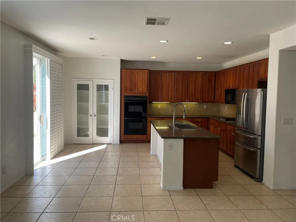 15058 Zircon Victorville, CA 92394