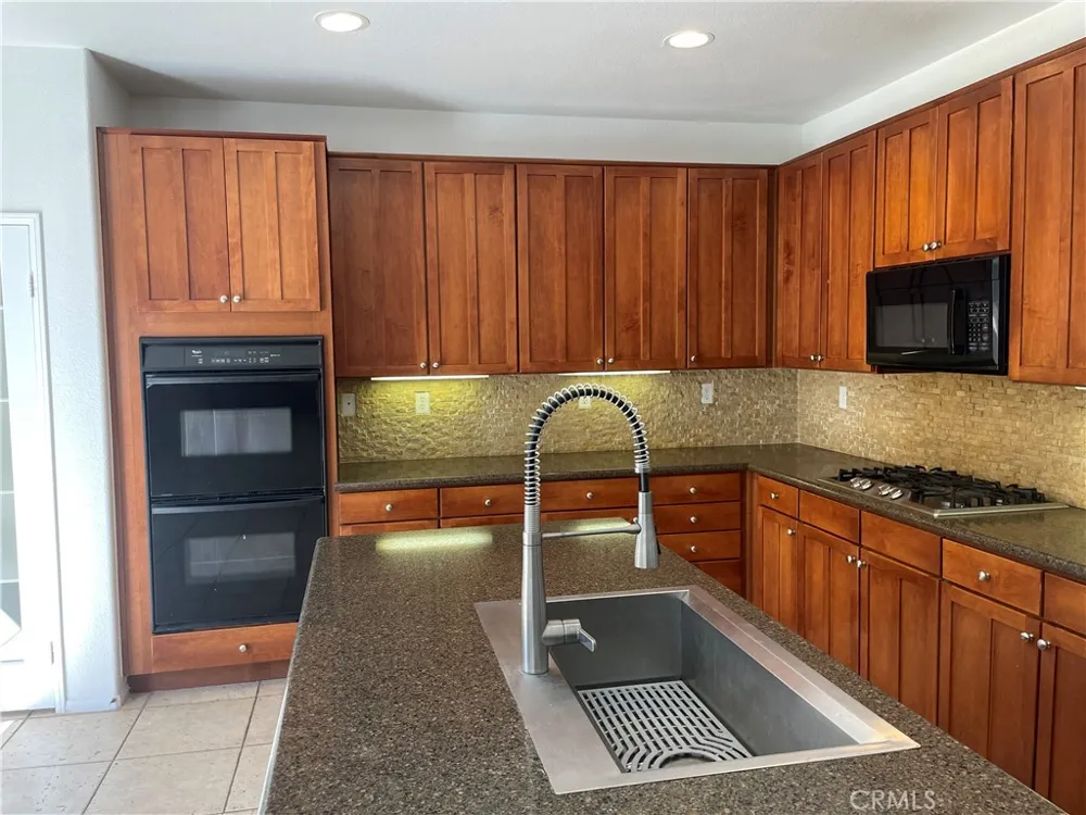 15058 Zircon Victorville, CA 92394