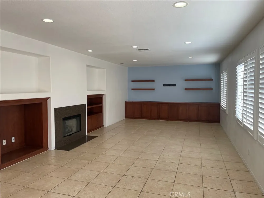 15058 Zircon Victorville, CA 92394