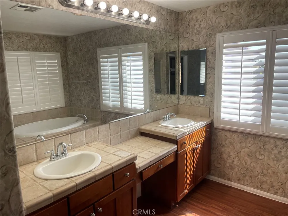 15058 Zircon Victorville, CA 92394