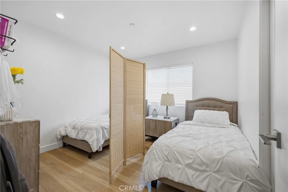 18853 Saticoy Street Reseda, CA 91335