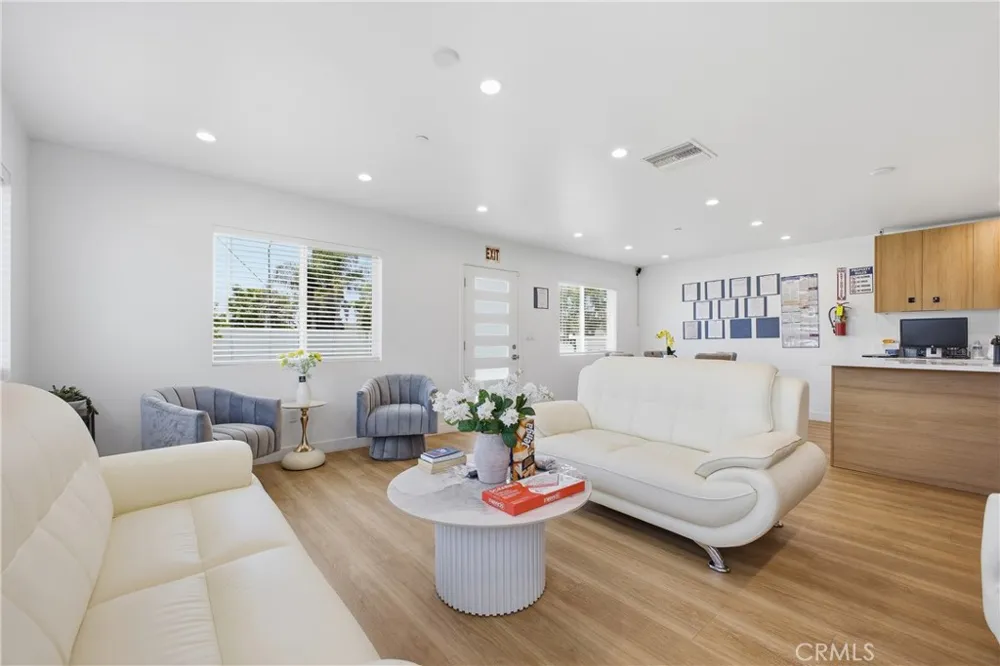 18853 Saticoy Street Reseda, CA 91335
