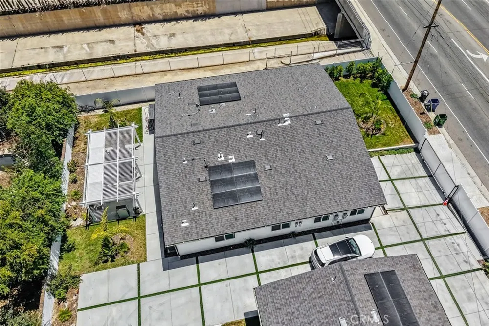 18853 Saticoy Street Reseda, CA 91335