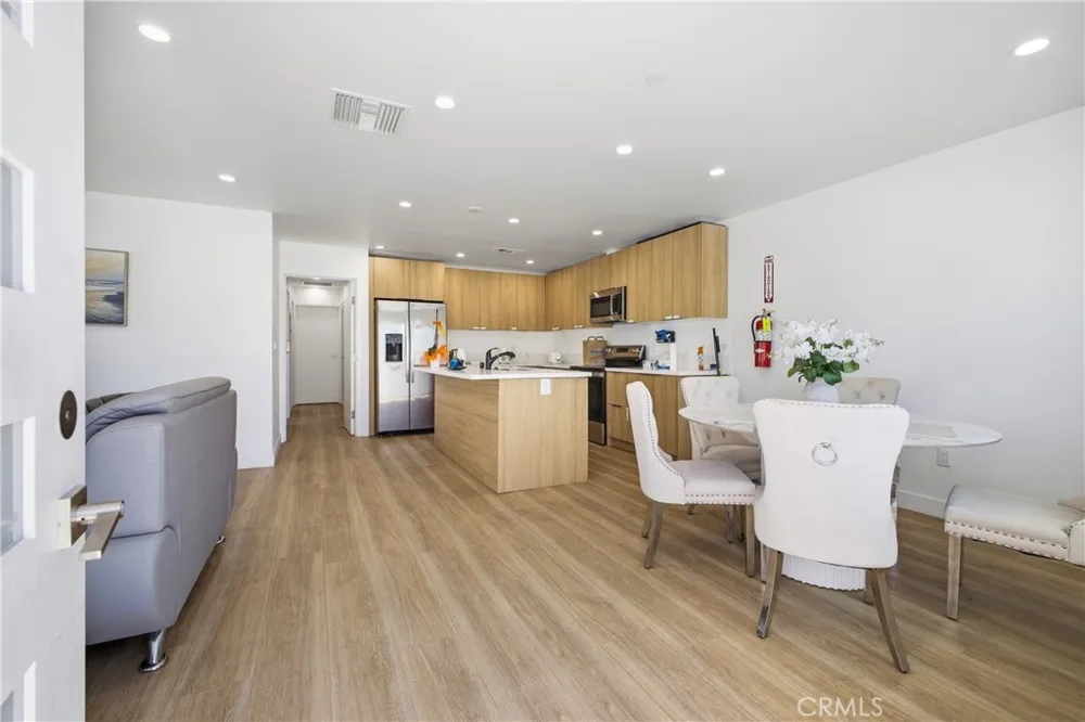 18853 Saticoy Street Reseda, CA 91335