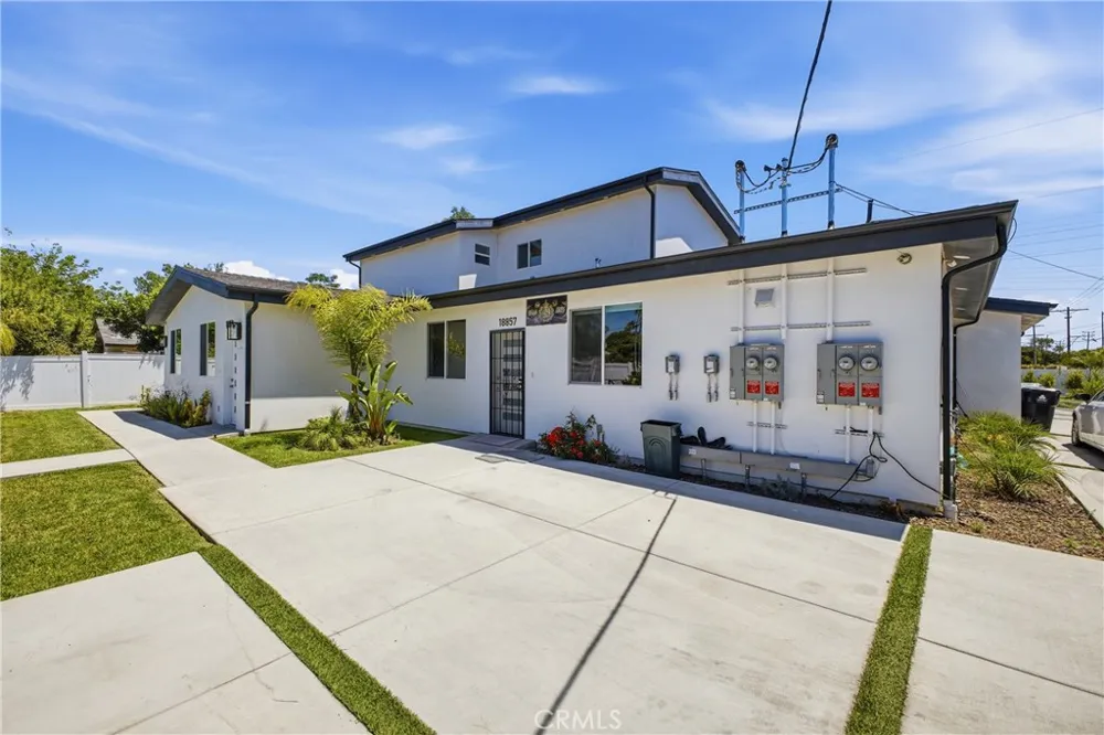 18853 Saticoy Street Reseda, CA 91335