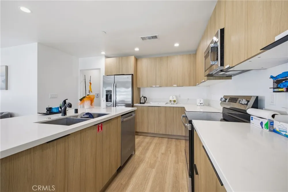18853 Saticoy Street Reseda, CA 91335
