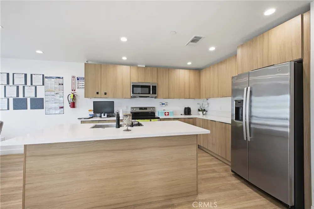18853 Saticoy Street Reseda, CA 91335