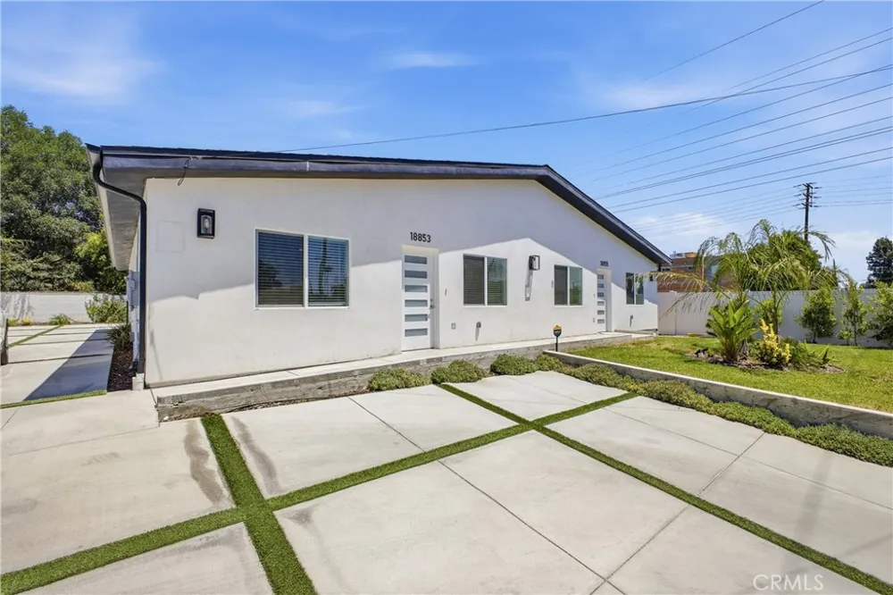 18853 Saticoy Street Reseda, CA 91335
