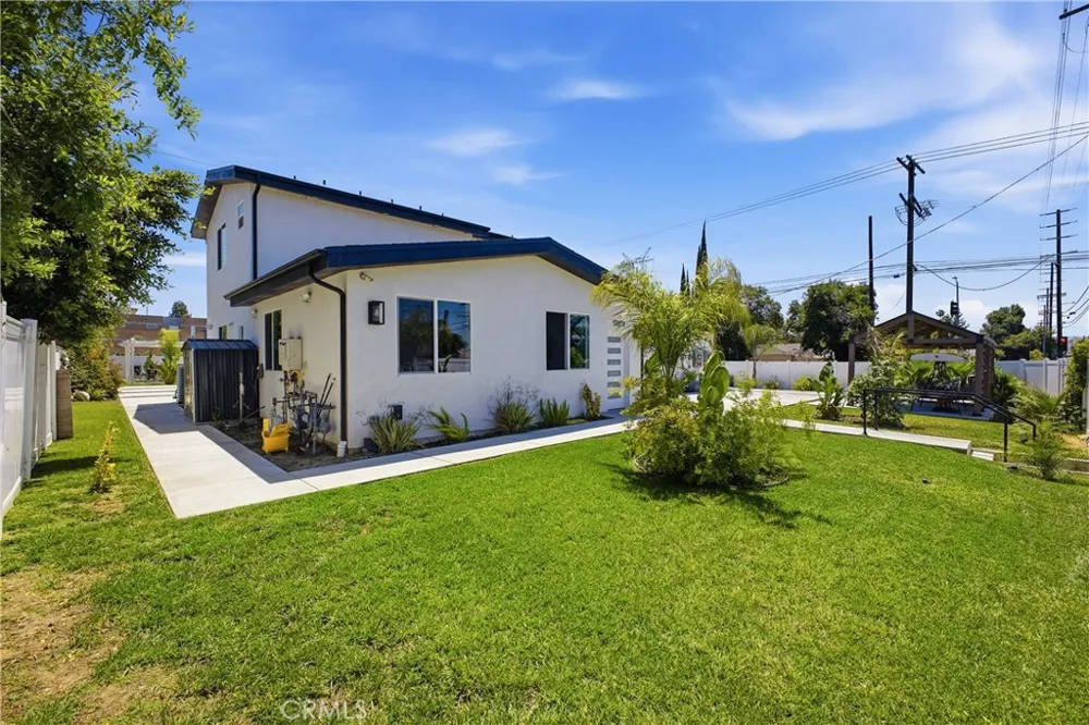 18853 Saticoy Street Reseda, CA 91335