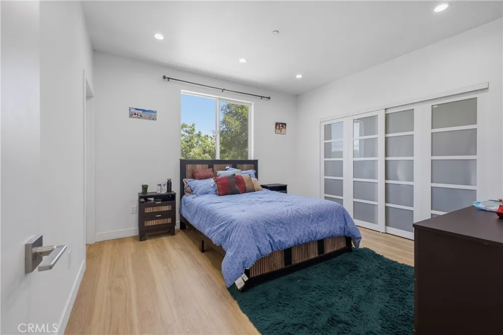 18853 Saticoy Street Reseda, CA 91335