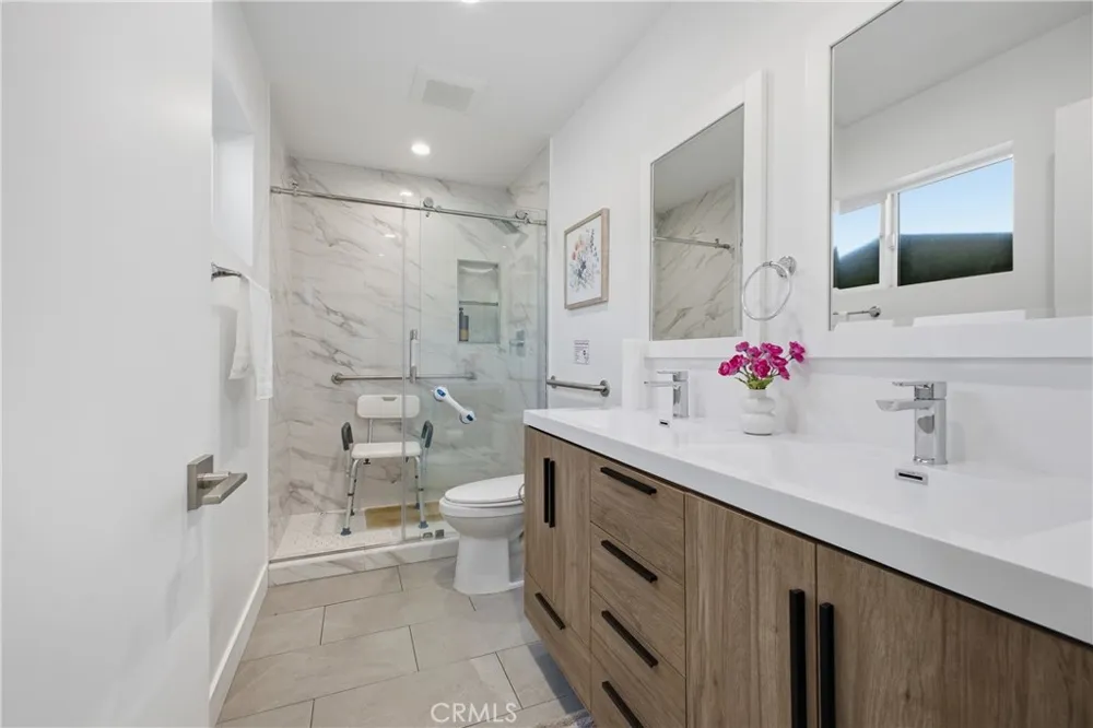 18853 Saticoy Street Reseda, CA 91335