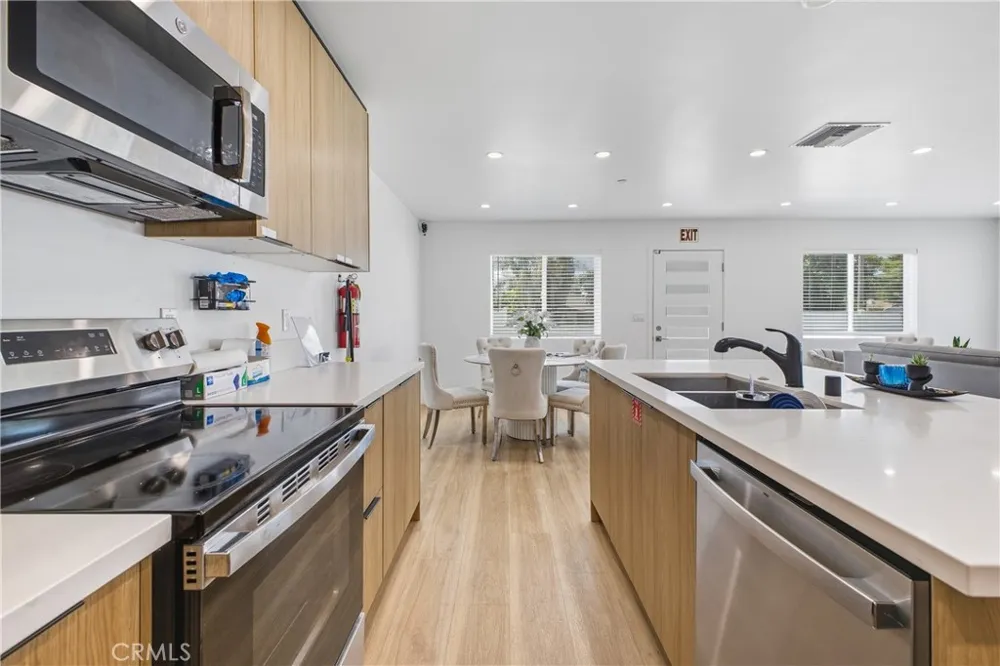 18853 Saticoy Street Reseda, CA 91335
