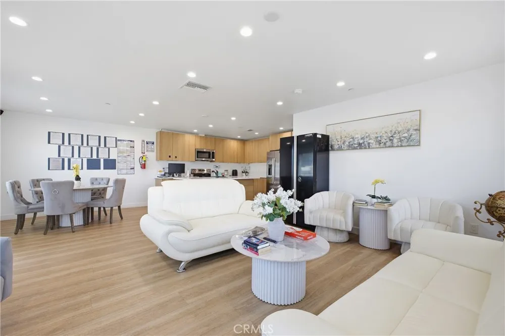 18853 Saticoy Street Reseda, CA 91335