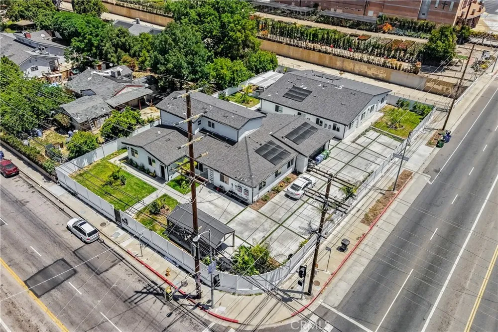 18853 Saticoy Street Reseda, CA 91335
