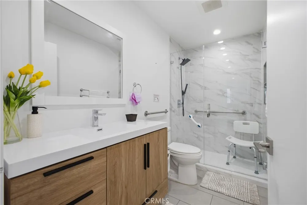 18853 Saticoy Street Reseda, CA 91335