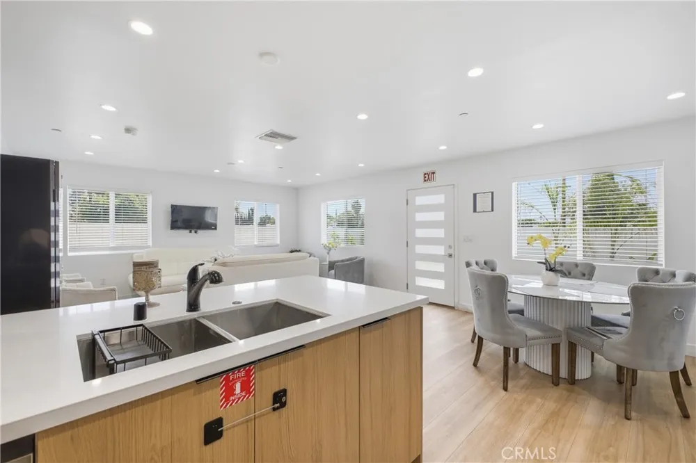 18853 Saticoy Street Reseda, CA 91335
