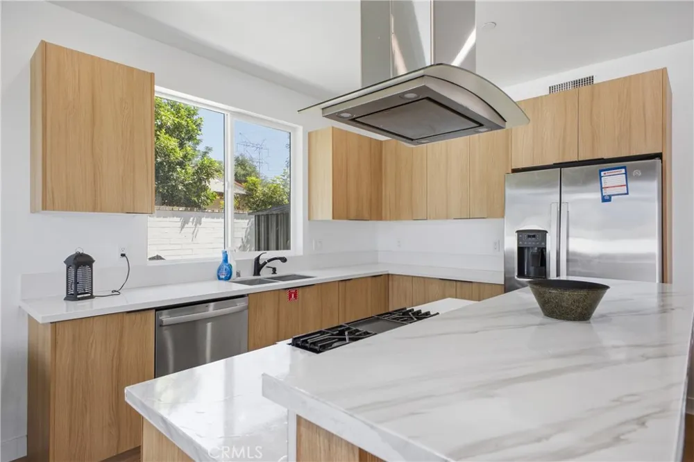 18853 Saticoy Street Reseda, CA 91335