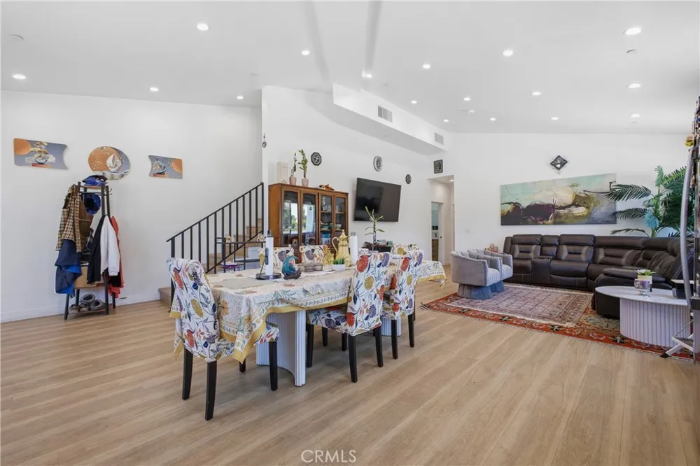 18853 Saticoy Street Reseda, CA 91335